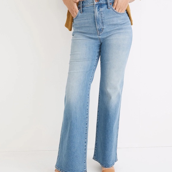Madewell High-Rise Flare Jeans in Caine Wash - Picture 4 of 10